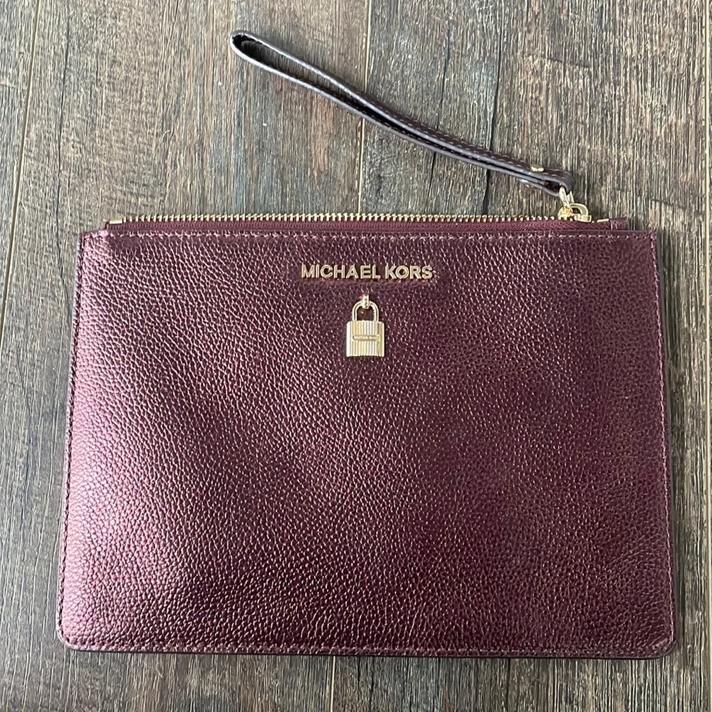 MICHAEL KORS CLUTCH